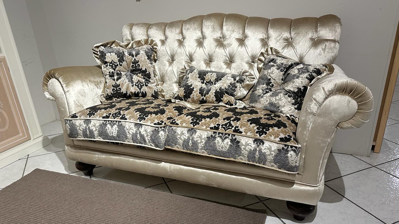 Divano classico due posti fisso in tessuto