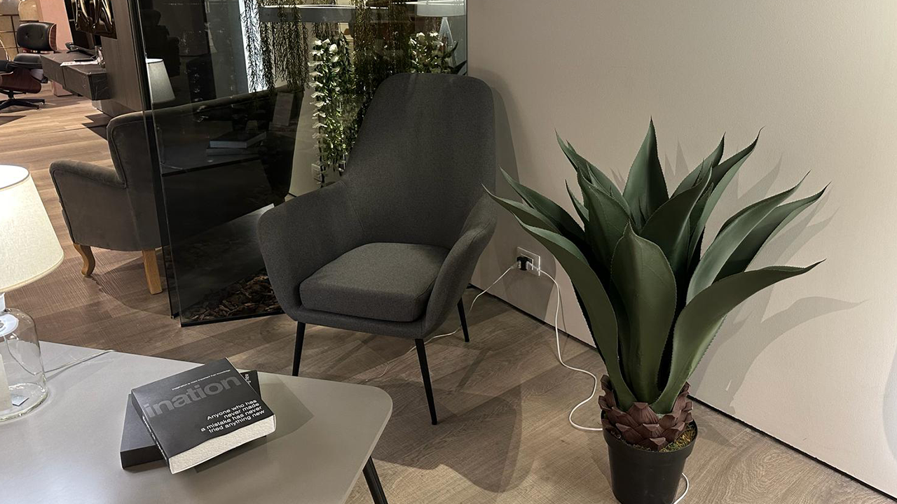 Poltrona in tessuto grigio