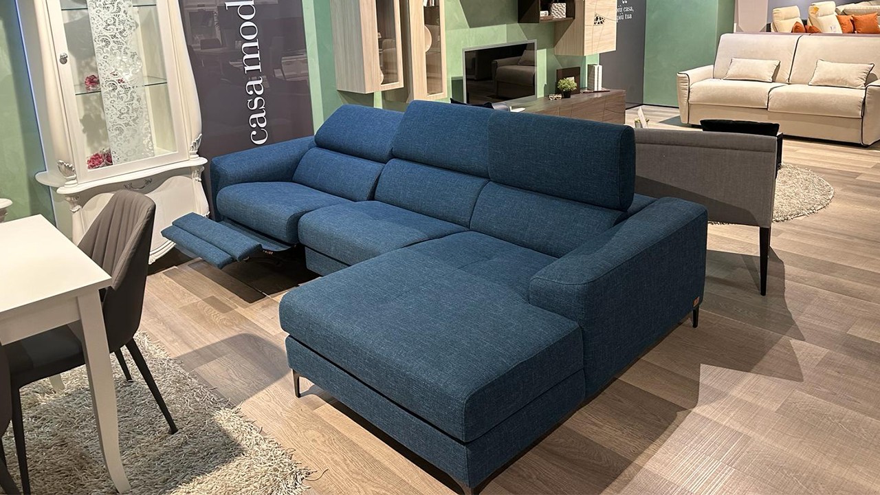 Divano moderno in tessuto con seduta relax elettrica